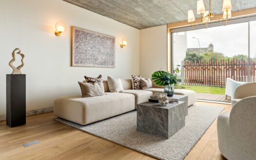 Exclusive 3+1 Sea View Villa in Poça Beach, Estoril – The Frame