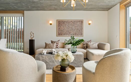 Exclusive 3+1 Sea View Villa in Poça Beach, Estoril – The Frame