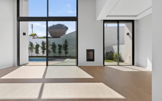 Luxury Modern 4 bedroom-Villa for Sale with Private Pool in Alcabideche