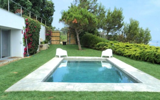 Sea-front 5-Bedroom Designer Villa in Caxias – with Pool, Gardens, and Panoramic Tejo River Views