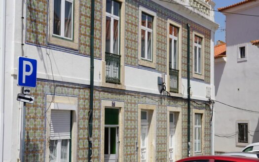 Elegant Historic Apartment in Olivais, Lisbon – Expandable Luxury Residence with Private Terrace