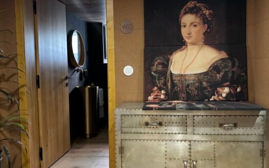 Elegant Manor House with Breathtaking Views in Historic Sintra