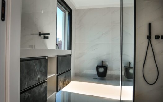 Contemporary Luxury Villa in Verdizela — Private Pool, Landscaped Gardens & Coastal Proximity