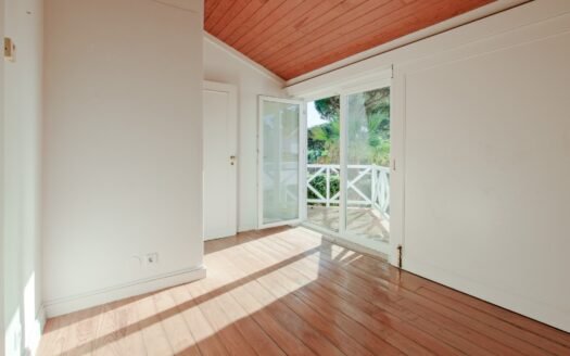 Charming Estate in Quinta da Marinha with Pool, Garden, and Renovation Potential