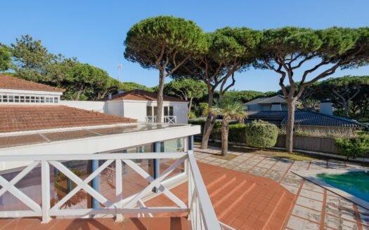 Charming Estate in Quinta da Marinha with Pool, Garden, and Renovation Potential