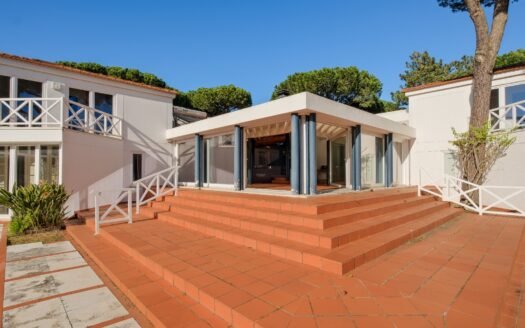 Charming Estate in Quinta da Marinha with Pool, Garden, and Renovation Potential