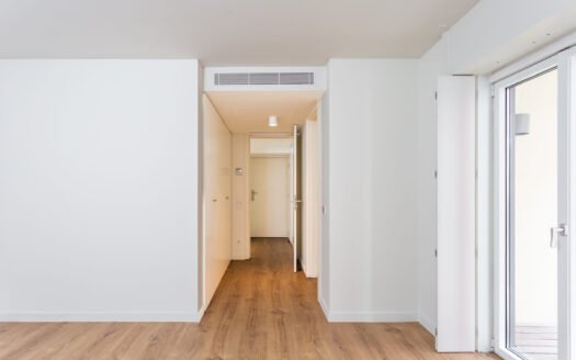 Elegant 1-Bedroom Apartment with Garage near Avenida da Liberdade