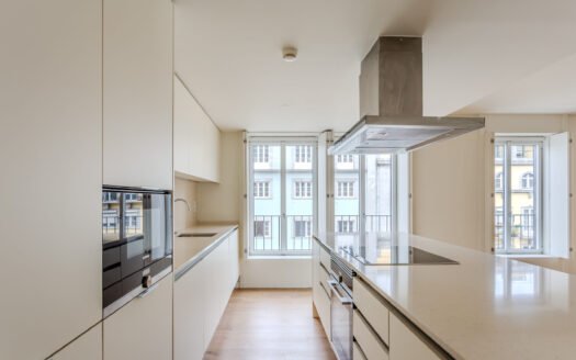 Elegant 1-Bedroom Apartment with Garage near Avenida da Liberdade