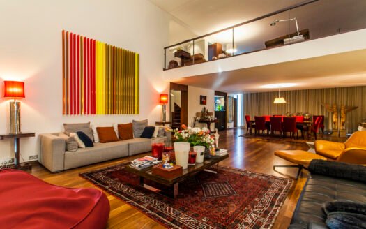 Exquisite 3-Bedroom Duplex with River Views in Estrela, Lisbon