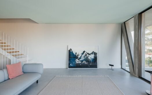 Luxury 4-Bedroom Villa with Sea & Mountain Views in Cascais